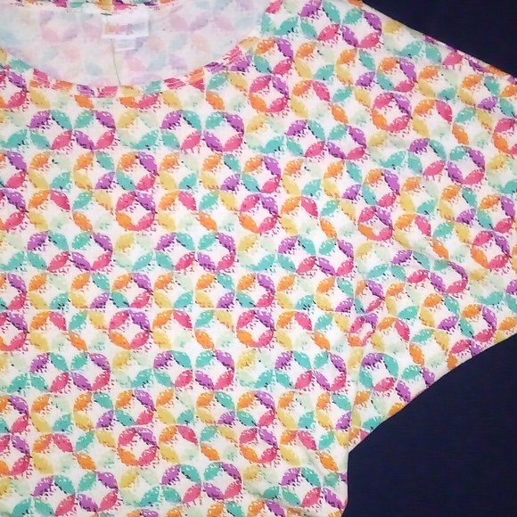 Lula Roe High Low Top - Picture 2 of 8